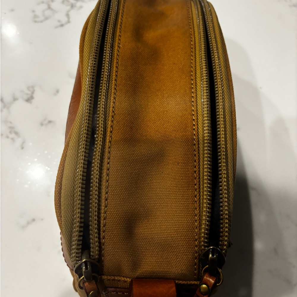 Orvis Tan and Brown Toiletry Bag - Picture 8 of 11